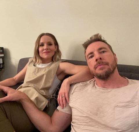 Dax Shepard puts up his decapitated head for the Halloween.